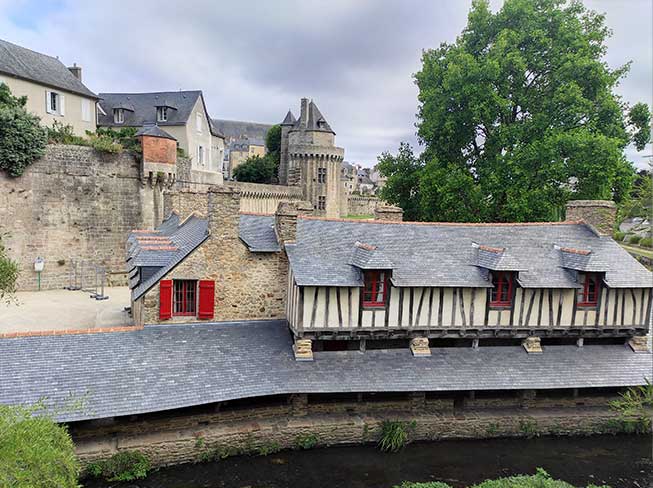 Maison en colombage Balade vélo à Vannes Van'Elade partenaire de Vannes location de vélos par Véloc'Ouest, location de vélos à Vannes